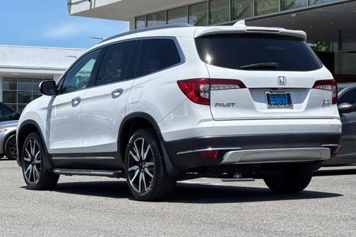 Platinum White Pearl 2022 Honda Pilot AWD Elite