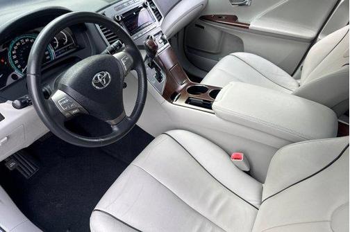 Magnetic Gray Metallic 2011 Toyota Venza Base