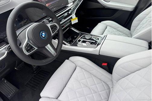 Mineral White Metallic 2026 BMW X5 PHEV xDrive50e