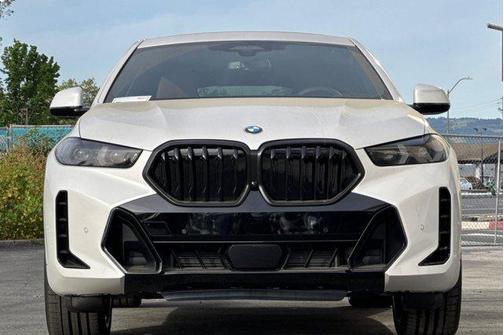 Mineral White Metallic 2026 BMW X6 xDrive40i