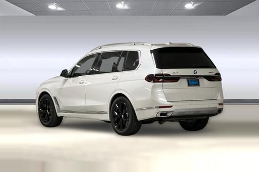 Mineral White Metallic 2026 BMW X7 xDrive40i