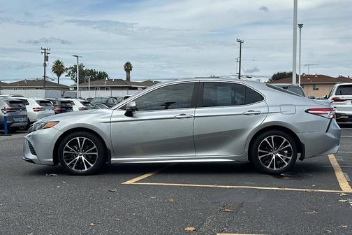 2020 Toyota Camry SE