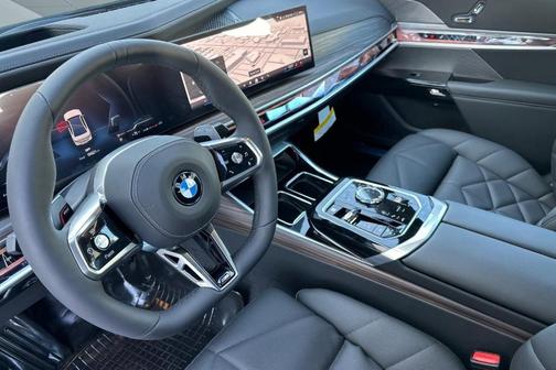 2025 BMW 740 i
