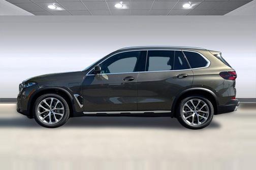 Manhattan Green Metallic 2026 BMW X5 PHEV xDrive50e