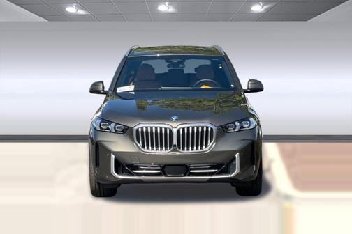 Manhattan Green Metallic 2026 BMW X5 PHEV xDrive50e
