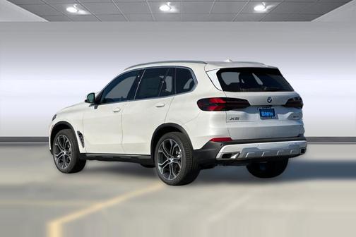 Mineral White Metallic 2026 BMW X5 xDrive40i
