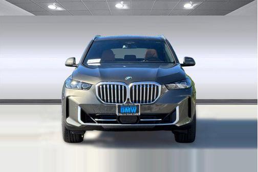 Manhattan Green Metallic 2026 BMW X5 xDrive40i