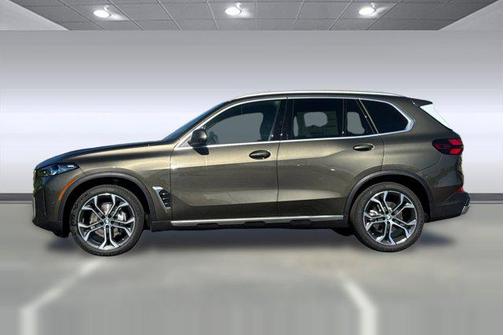 Manhattan Green Metallic 2026 BMW X5 xDrive40i