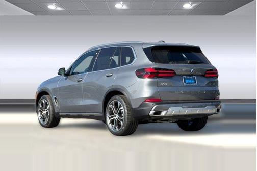 Skyscraper Grey Metallic 2026 BMW X5 xDrive40i