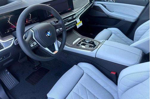 Skyscraper Grey Metallic 2026 BMW X5 xDrive40i