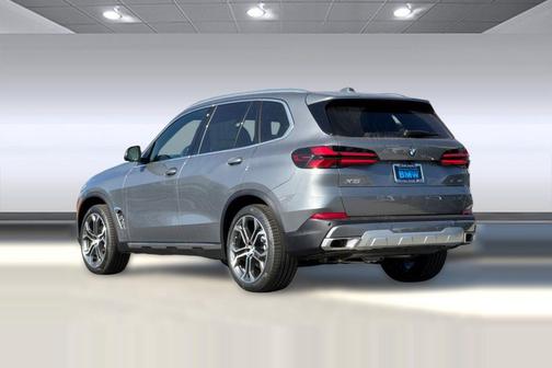 Skyscraper Grey Metallic 2026 BMW X5 xDrive40i