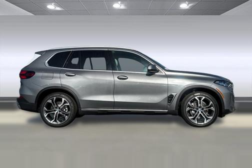 Skyscraper Grey Metallic 2026 BMW X5 xDrive40i
