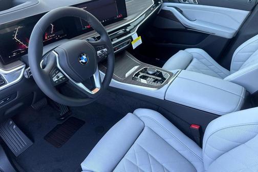 Skyscraper Grey Metallic 2026 BMW X5 xDrive40i