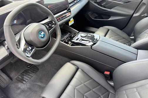 Dark Graphite Metallic 2027 BMW i5 eDrive40