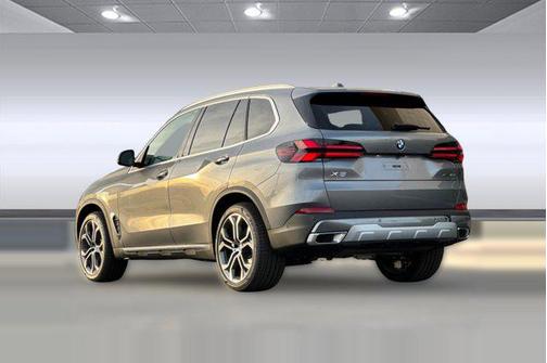 Skyscraper Grey Metallic 2026 BMW X5 xDrive40i