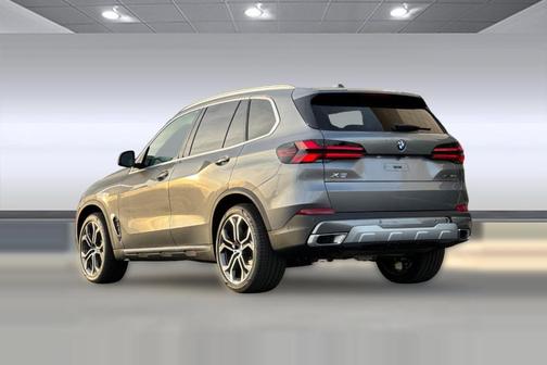 Skyscraper Grey Metallic 2026 BMW X5 xDrive40i