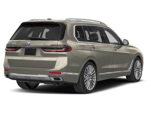Manhattan Green Metallic 2027 BMW X7 xDrive40i
