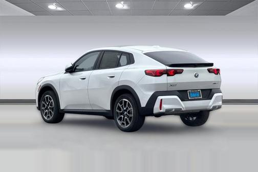 Mineral White Metallic 2026 BMW X2 xDrive28i