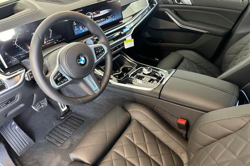 Carbon Black Metallic 2027 BMW X7 xDrive40i