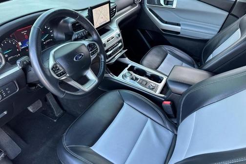 AGATE BLACK METALLIC 2022 Ford Explorer XLT