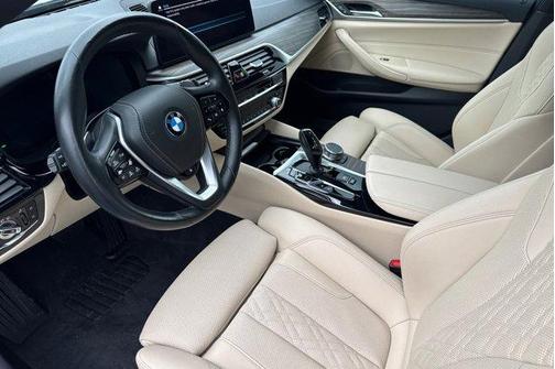 Mineral White Metallic 2023 BMW 530e Base