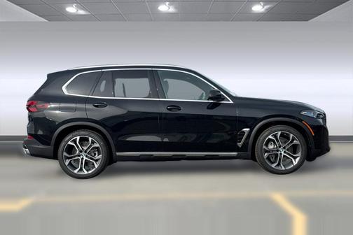 Black Sapphire Metallic 2026 BMW X5 PHEV xDrive50e
