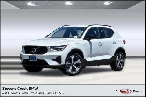 Crystal White Metallic 2023 Volvo XC40 B4 Plus Dark Theme