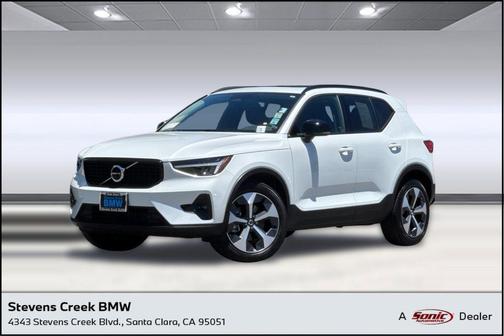 Crystal White Metallic 2023 Volvo XC40 B4 Plus Dark Theme