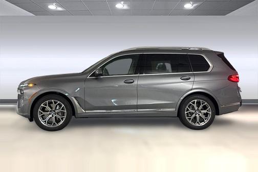 Skyscraper Grey Metallic 2027 BMW X7 xDrive40i