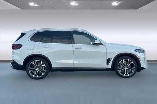 Alpine White 2026 BMW X5 PHEV xDrive50e