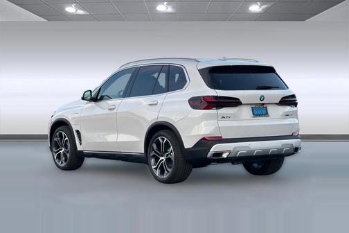 Alpine White 2026 BMW X5 PHEV xDrive50e