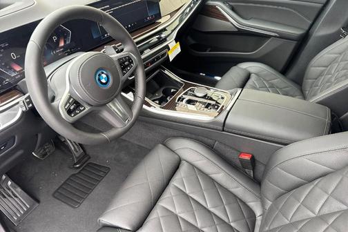 Black Sapphire Metallic 2026 BMW X5 PHEV xDrive50e