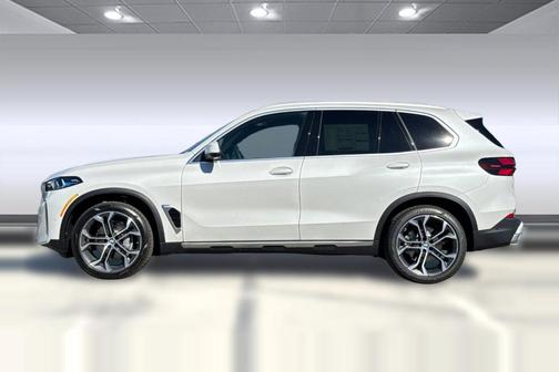 Mineral White Metallic 2026 BMW X5 xDrive40i