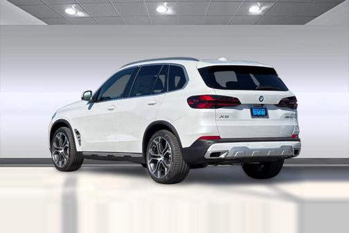 Mineral White Metallic 2026 BMW X5 xDrive40i