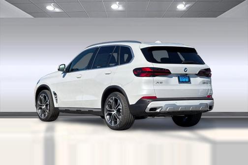 Mineral White Metallic 2026 BMW X5 xDrive40i