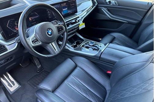 2023 BMW X7 M60i