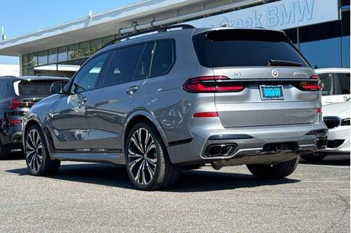 2023 BMW X7 M60i