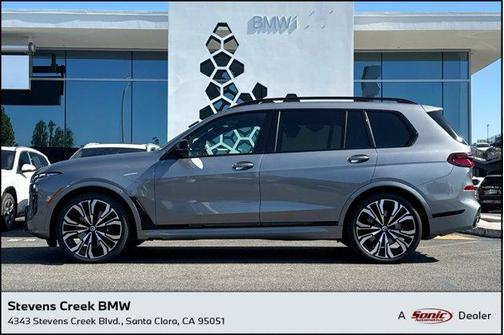 2023 BMW X7 M60i
