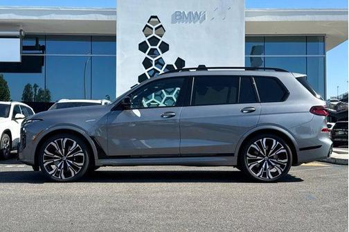 2023 BMW X7 M60i