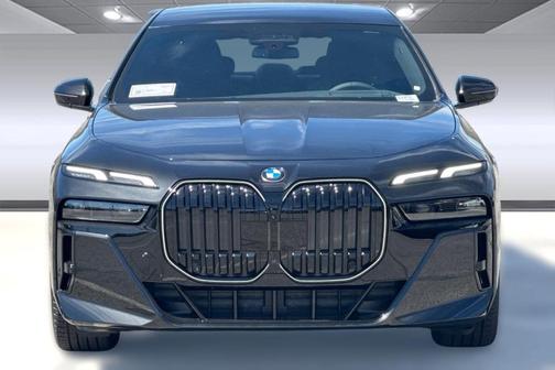 2025 BMW 740 i