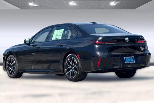 2025 BMW 740 i