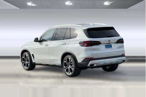 Mineral White Metallic 2026 BMW X5 xDrive40i