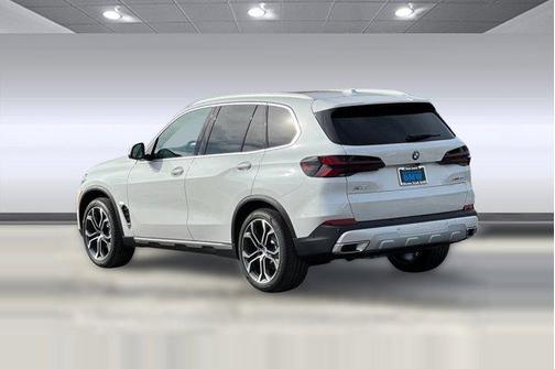Mineral White Metallic 2026 BMW X5 xDrive40i
