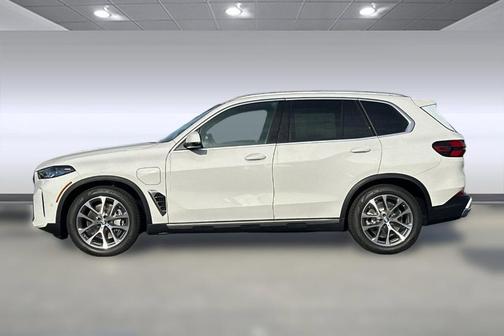 Alpine White 2026 BMW X5 PHEV xDrive50e