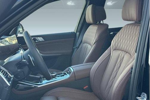 Black Sapphire Metallic 2026 BMW X7 xDrive40i