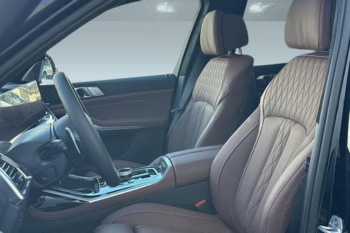 Black Sapphire Metallic 2026 BMW X7 xDrive40i