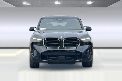 Black Sapphire Metallic 2026 BMW XM Label