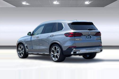 Skyscraper Grey Metallic 2026 BMW X5 PHEV xDrive50e