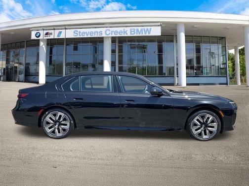 2023 BMW 740 i