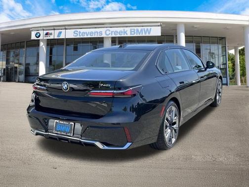 2023 BMW 740 i